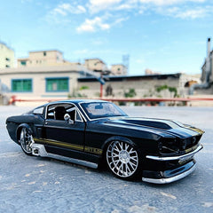 Maisto 1:24 New hot sale 1967 Ford Mustang GT simulation alloy car model crafts decoration collection toy tools gift