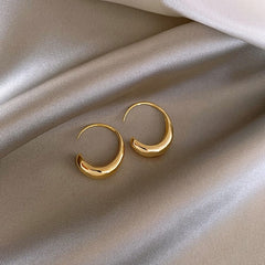 2020 New Classic Copper Alloy Smooth Metal Hoop Earrings For Woman Fashion Korean Jewelry Temperament Girl's Daily Wear Earrings