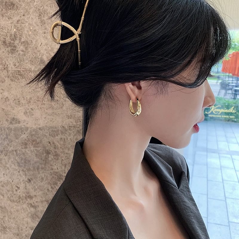 2020 New Classic Copper Alloy Smooth Metal Hoop Earrings For Woman Fashion Korean Jewelry Temperament Girl's Daily Wear Earrings