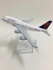 JASON TUTU Original model a380 airbus Boeing 747 airplane model aircraft Diecast Model Metal 1:400 airplane toy Gift collection