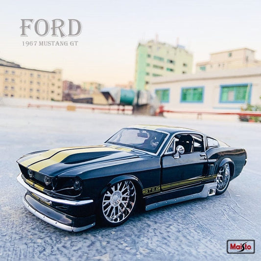 Maisto 1:24 New hot sale  1967 Ford Mustang GT simulation alloy car model crafts decoration collection toy tools gift