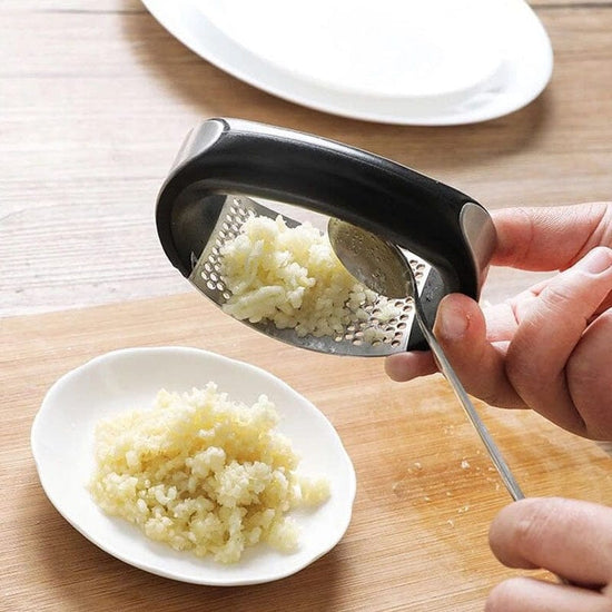 1pcs Stainless Steel Multi-function Grinding Slicer Stainless Steel O-shaped Press Hand Held Kitchen Rolling Crusher Garlic - Wowza